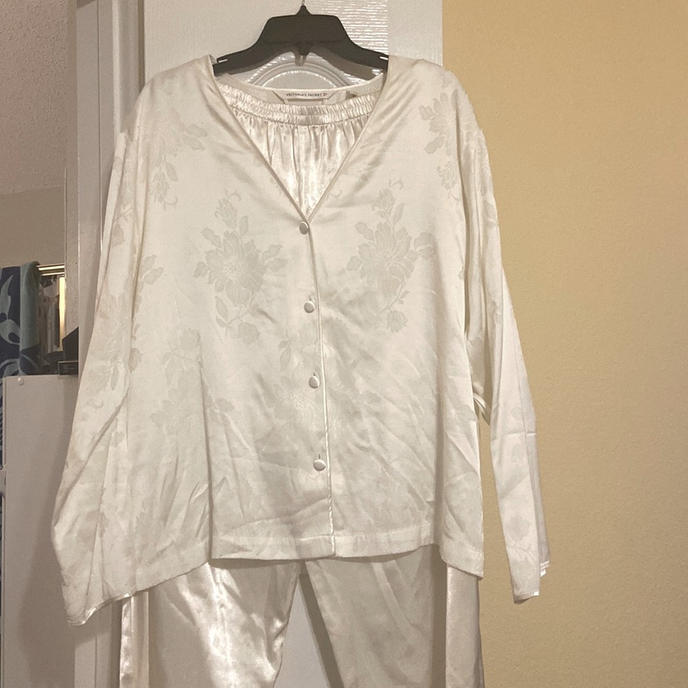 retro late 80s Victoria secret ivory satins pajama set lite material super comfy